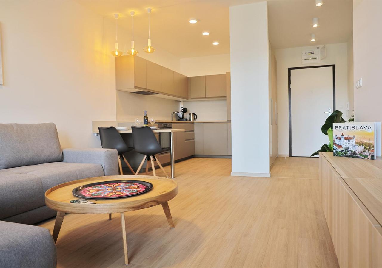 New Cozy 2 Room Pink Apartment Bratislava 059 Esterno foto